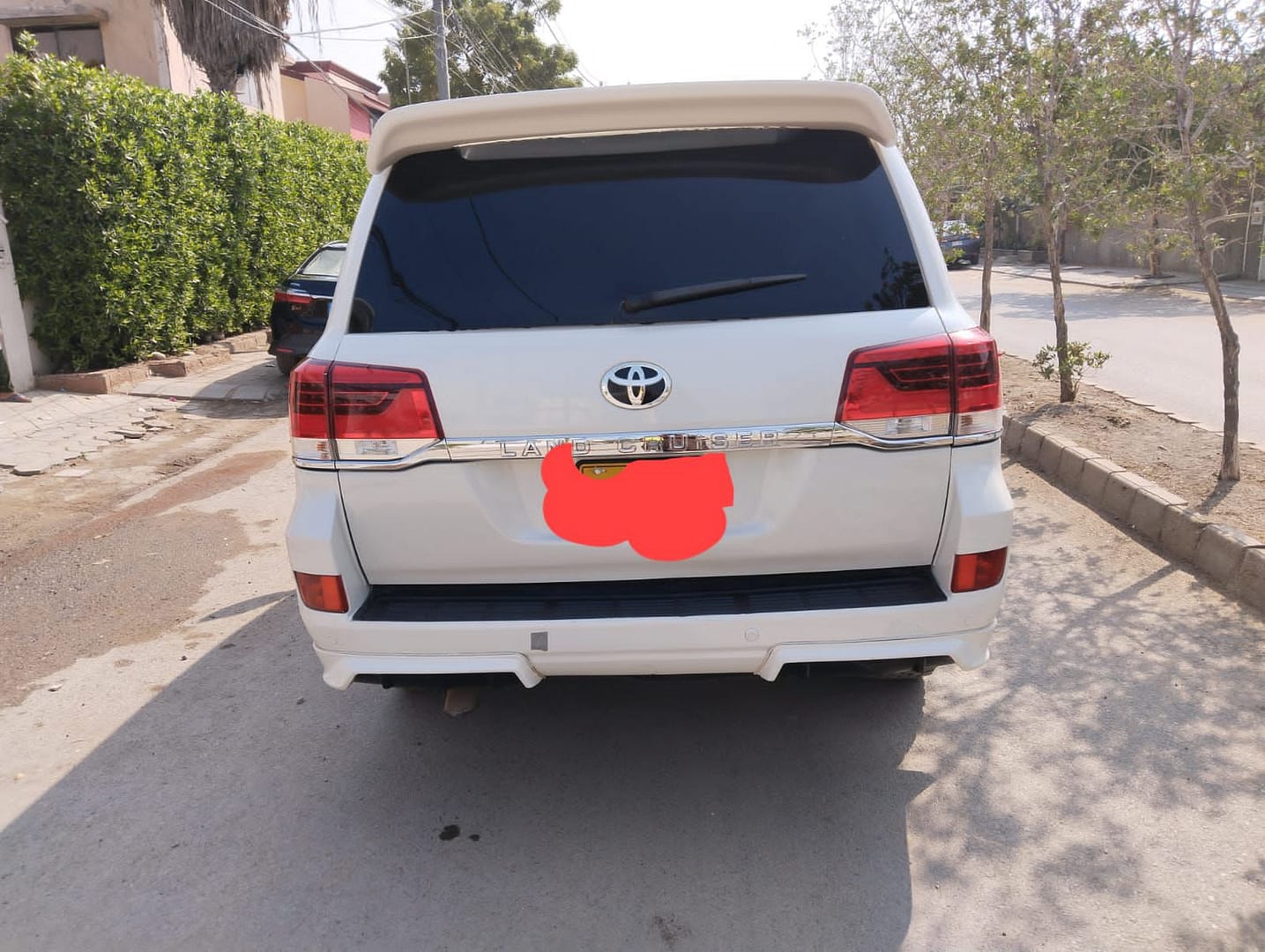 Toyota Land Cruiser for rent in karachi