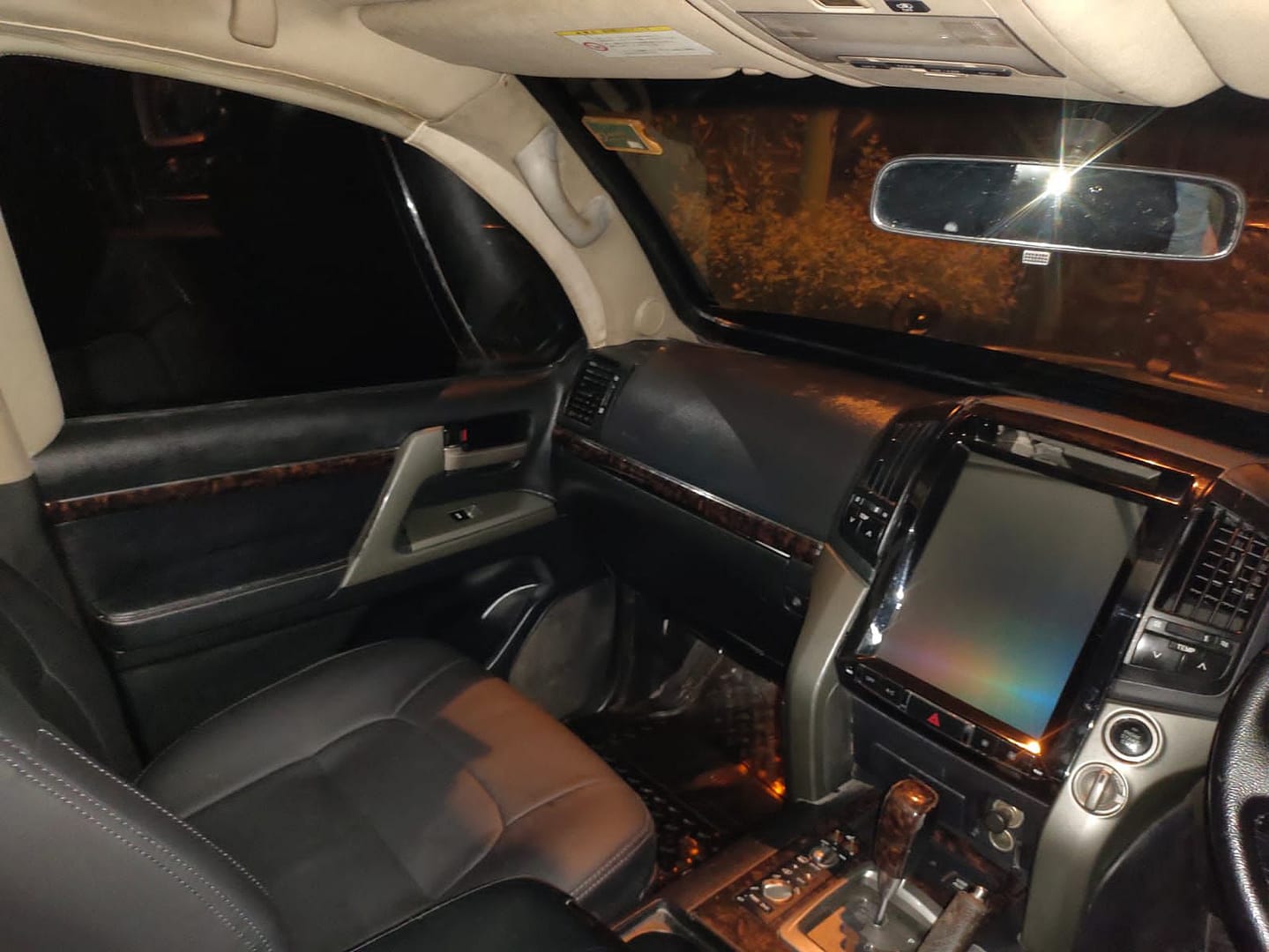 Toyota Land Cruiser for rent in karachi