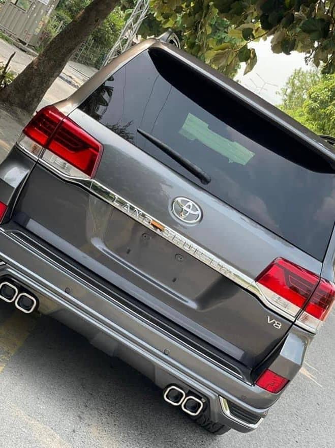 Toyota Land Cruiser for rent in karachi